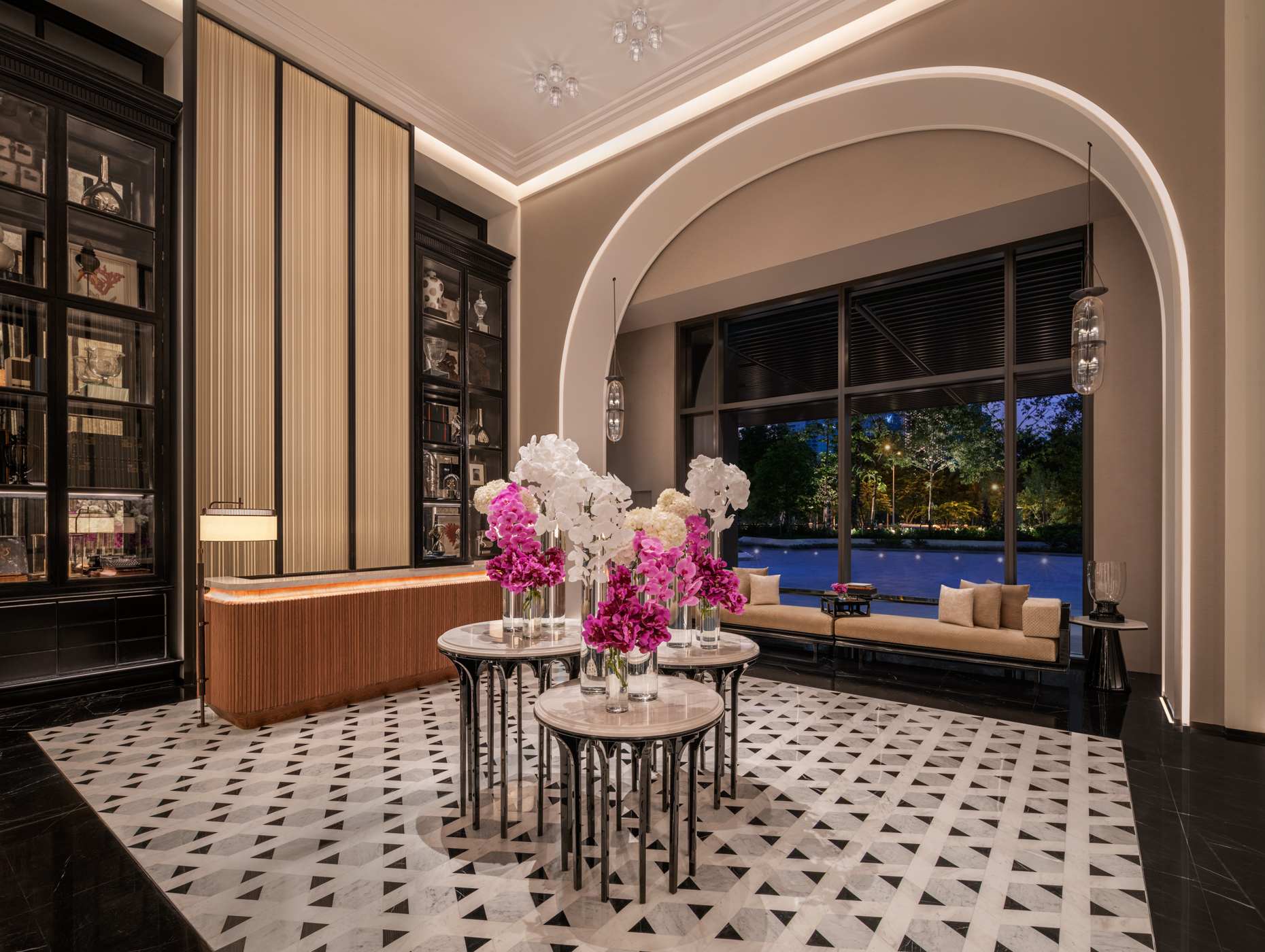 RC BKKRB Arrival Hall Concierge area Twilgiht